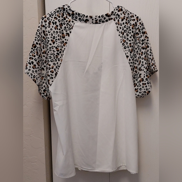 Business Casual White Blouse with Animal Print Cheetah Details Size 2X Office - Picture 4 of 6